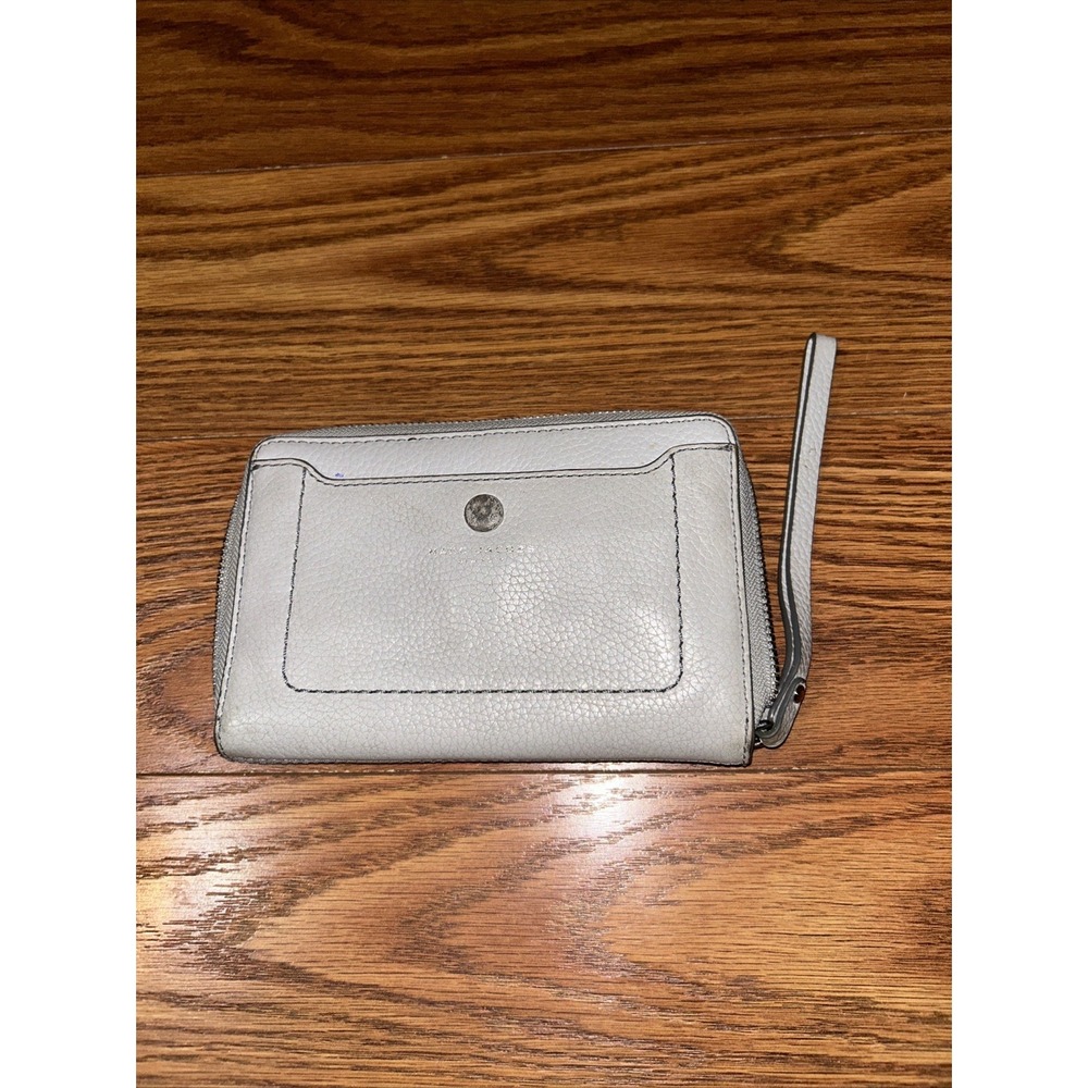 EUC MARC JACOBS LIGHT Dove GENUINE Pebbled Leather Wallet Wristlet New MSPR $155
